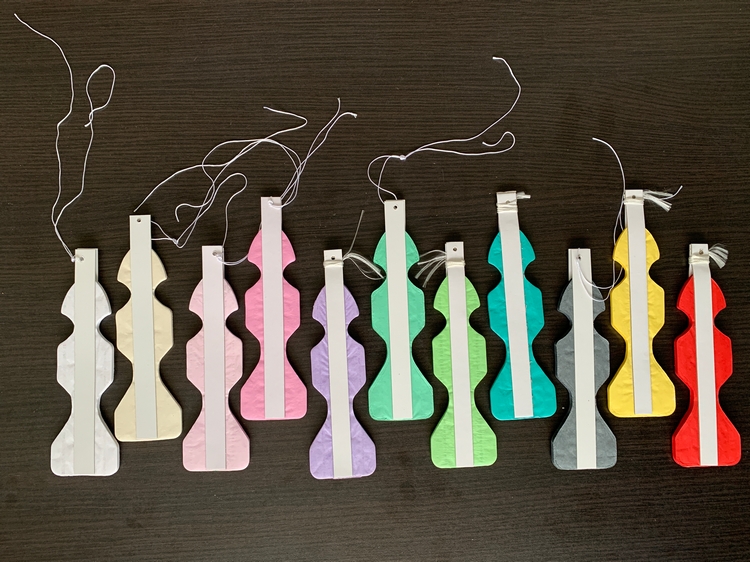 Žlutá papírová rozeta vějíř S1 průměr 30 cm