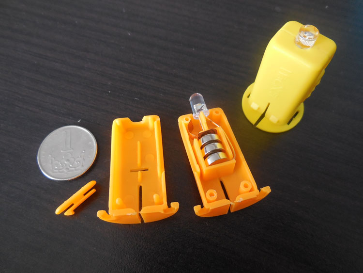 Blikající RGB závěsné LED světlo DekorLEDKID do lampionů 