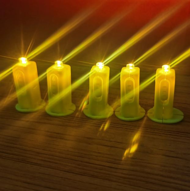 Blikající RGB závěsné LED světlo DekorLEDKID do lampionů 